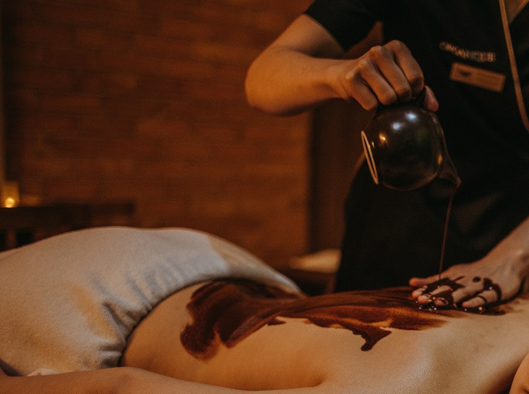 Masaż gorącą czekoladą